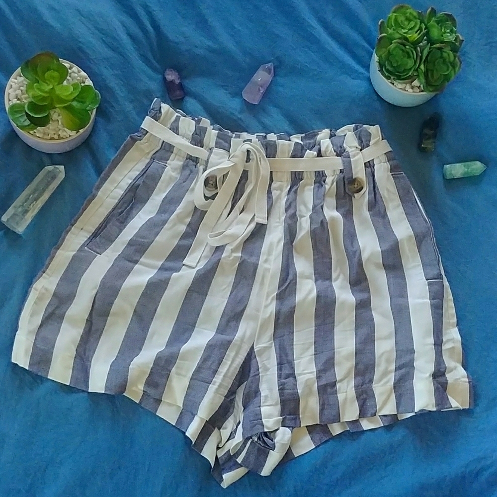*SALE* AE striped shorts